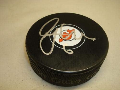 Andy Greene assinou o Puck de Hóquei de Devils de Nova Jersey autografado 1b - Pucks autografados da NHL