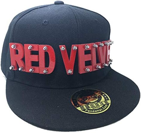 Chapéu de veludo vermelho em preto