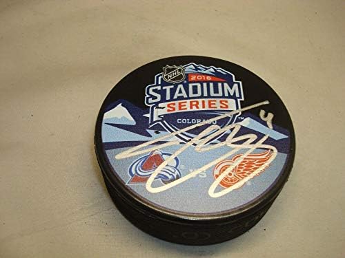 Tyson Barrie assinou o Colorado Avalanche Stadium Series Hockey Puck autografado 1a - Pucks NHL autografados