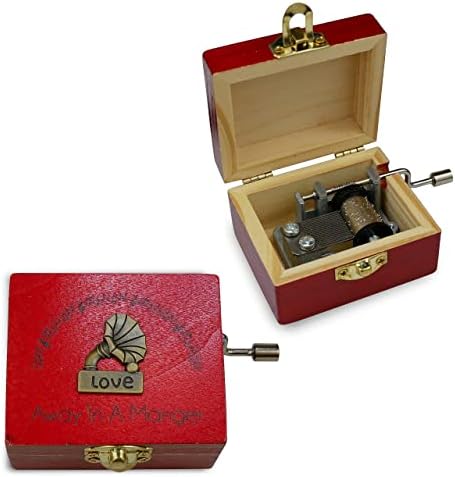 Epifaneia pequena em uma caixa de música de madeira de manjedoura com gramofone. Presentes cristãos únicos para a irmã melhor amiga