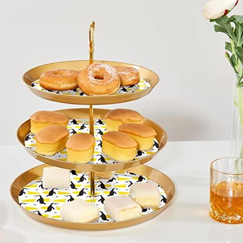 3 cupcakes de camada, pinguins engraçados surfam o bolo de sobremesa em camadas da prancha de surf pratos redondos de frutas para