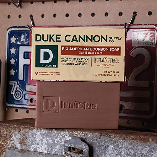 Duke Cannon Cannon Supply Co. Big American Bourbon Soap, 10oz - sabonete masculino de nível superior com perfume de barril de carvalho, feito com buffalo rastreio