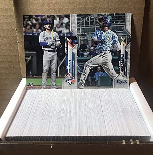 2020 Topps Update Complete MLB Completo MLB Baseball Conjunto de 300 cartões em condição bruta - inclui 29 cartões de novato com o primeiro cartão de Randy Arozarena Topps Tampa Bay Rays e o novato do ano Devin Williams. Inclui vários cartões de Derek Jeter, Mike Trout, Ken Griffey Jr. e outr
