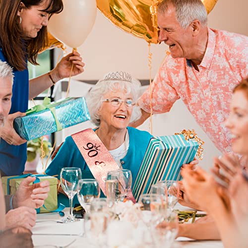 CIEHER 90º Aniversário Crown + 90 e Fabuloso Aniversário Sash + Pearl Pin Conjunto, 90º aniversário Decorações para mulheres, 90º aniversário para mulheres, Feliz bolo de aniversário de 90 anos Topper