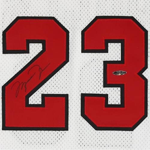 Emoldurado Michael Jordan Chicago Bulls autografou campeão branco Jersey - Upper Deck - camisas da NBA autografadas