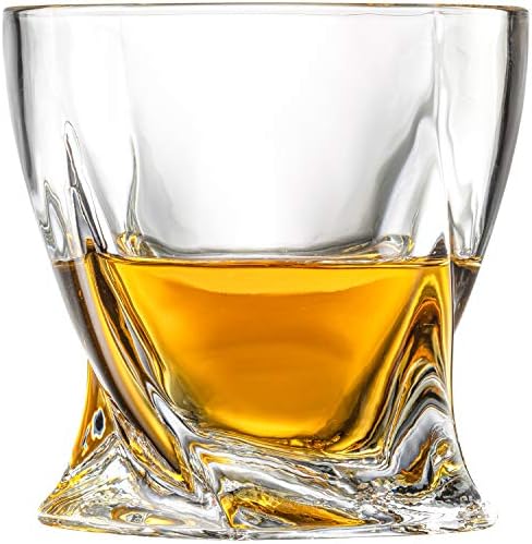 Mixologia e artesanato dois óculos de uísque de cristal para coquetéis antiquados e bebidas de bourbon