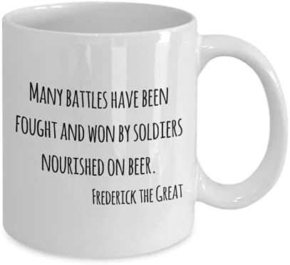 Canecas de café divertidas de cerveja - Muitas batalhas foram travadas e vencidas por soldados nutridos por cerveja. - Apenas