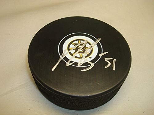 Ryan Spooner assinou o disco de hóquei de Boston Bruins autografado 1e - Pucks autografados da NHL