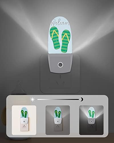 Cartoon de verão Green Flip Flop Plug na luz noturna, entardecer para Dawn Sensor, férias de desenho animado bem -vindas LED Nightlights for Kids, quarto, banheiro, viveiro, corredor, luz de parede decorativa
