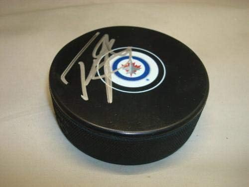 Tyler Myers assinou o Winnipeg Jets Hockey Puck autografado 1D - Pucks autografados da NHL