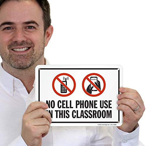 Nenhum telefone celular use nesta sala de aula Sign by SmartSign | 7 x 10 plástico