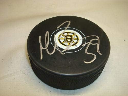 Matt Beleskey assinou Boston Bruins Hockey Puck autografado 1F - Pucks autografados da NHL