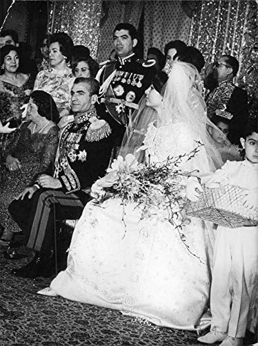 Foto vintage da cerimônia matrimonial de Mohammad Reza Pahlavi e Farah Diba.- dezembro de 1959