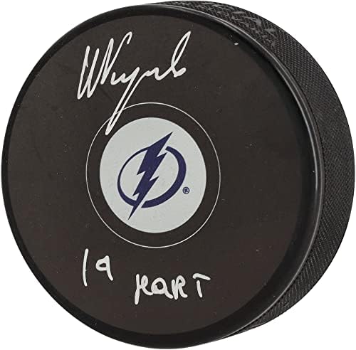 Nikita Kucherov Tampa Bay Lightning autografou o disco com inscrição Hart Trophy 2019 - Pucks NHL autografados - Pucks