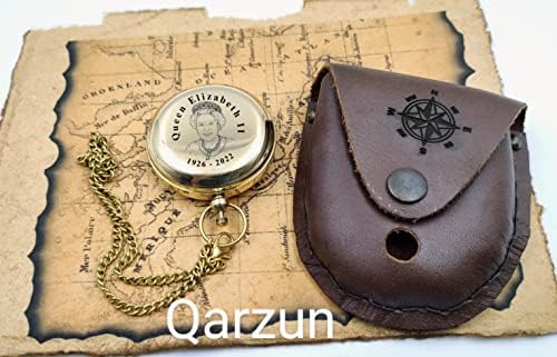 Qarzun Queen Elizabeth II Mini Compass Push Button Lid com presente de capa de couro