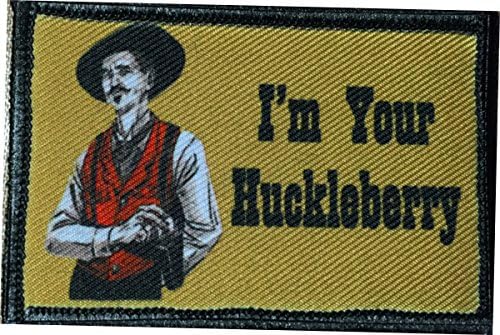 Tombstone Doc Holiday I'm Your Huckleberry Morale Patch. Perfeito para o seu equipamento tático do Exército Militar, mochila, boné de beisebol do operador, transportadora de placas ou colete. 2x3 gancho patch. Feito nos EUA