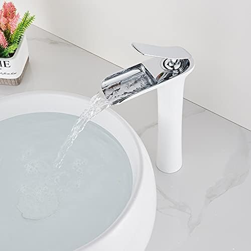 A torneira da bacia do banheiro é instalada na torneira de bronze, uma torneira quente e fria de mão única