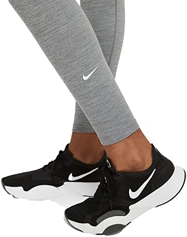 Nike One feminino no meio das leggings