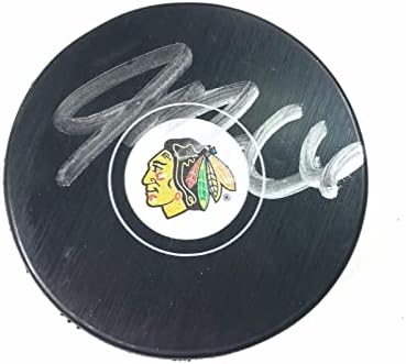 Jake McCabe assinou o hóquei Puck PSA/DNA Chicago Blackhawks autografado - Pucks de NHL autografados