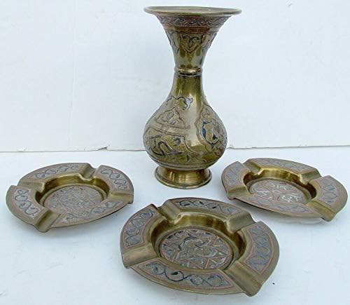Vias de metal misto islâmico do Oriente Médio vintage e 3 cinzeiros incrustados de prata