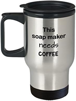 Presente de caneca de viagens de viagens, esta fabricante de sabão precisa de café, caneca de café em aço inoxidável de 15 oz