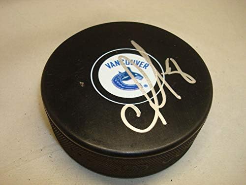 Christopher Tanev assinou Vancouver Canucks Hockey Puck autografado 1F - Pucks autografados da NHL