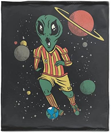 Um alienígena jogando futebol no espaço, cobertores de flanela macia e macia e macia para sofá de sofá -cama 30 x40 para bebê/pequeno