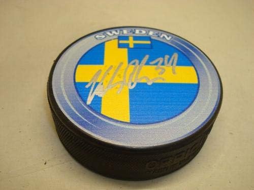 Klas Dahlbeck assinou a equipe da Suécia Hóquei Puck autografado 1A - Pucks autografados da NHL