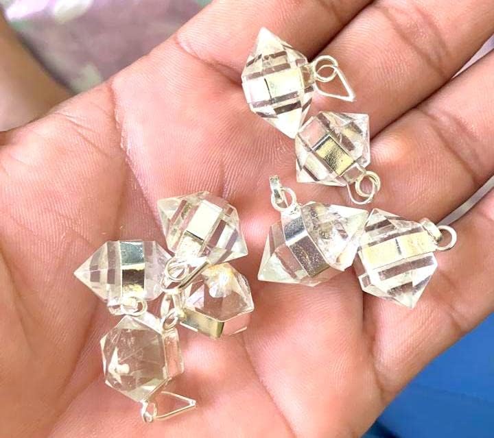Crystalmiracle Clear Quartz Crystal Double terminado pendente Único Healing Stone Acessório Gift Wellness Chakra Positive Energy Handcrafted