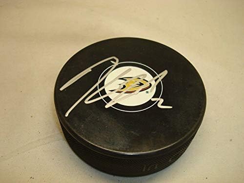 Kevin Bieksa assinou a Anaheim Ducks Hockey Puck autografado 1C - Pucks autografados da NHL