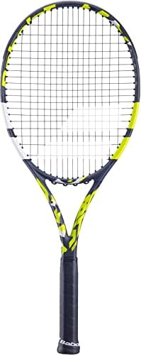 Raquete de tênis aerodinâmica Babolat Boost amarrada com o intestino branco Babolat Syn com tensão de gama média
