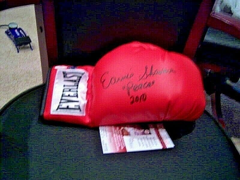 Ernie Shavers Boxing Champ Peace 2010 JSA/CoA Signed Boxing Glove - luvas de boxe autografadas