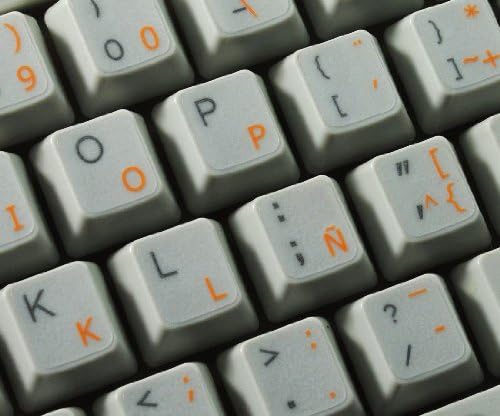 Layout de etiquetas de teclado espanhol com um fundo transparente de letras laranja para desktop, laptop e notebook