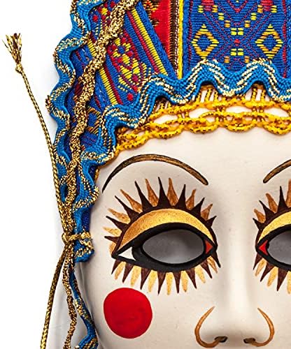 A máscara de porcelana de beleza russa