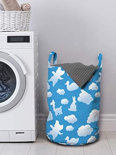Bolsa de lavanderia em nuvem de Ambesonne, arranjo abstrato de nuvens urso de pato e formas de coelho desenho animado, cesto de cesto com alças fechamento de cordas para lavanderia, 13 x 19, azul e branco