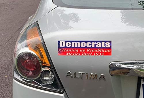 Gear Tatz - Democratas: Limpeza de bagunças republicanas desde 1933 - ímã político de carro - 2,75 x 9,5 polegadas - Feito profissionalmente nos EUA - Decalque Magnético