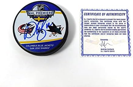 Dan Boyle assinou a estréia da NHL Estocolmo Hockey Puck Sharks AJ Sports Auto - Pucks de NHL autografados